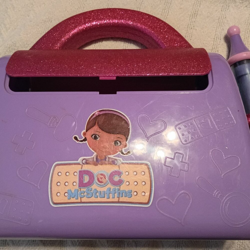 Children's Doc McStuffins plastic doctor case and play syringe